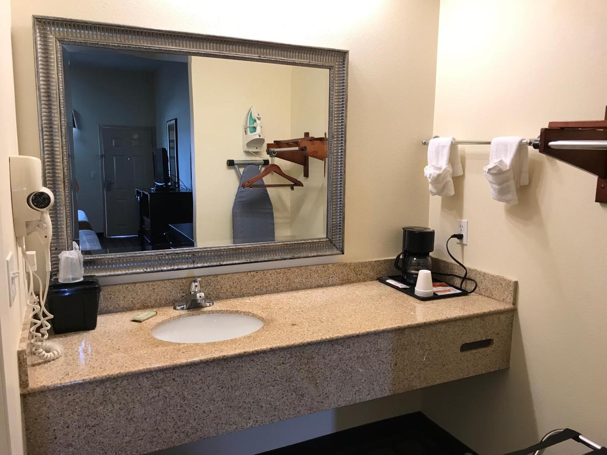 Executive Inn And Suites Pittsburg Ngoại thất bức ảnh